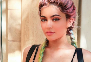 Kylie Jenner with her new hair color at this yer's Coachella day 2. Courtesy of Just Jared Jr